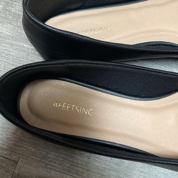 AFEETSING Black W/ Chain Link Flats - Picture 9 of 15